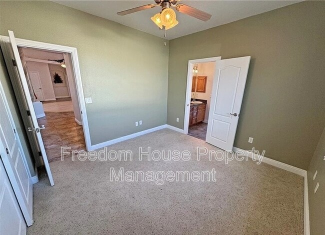 Building Photo - 3580 Prairie Ave