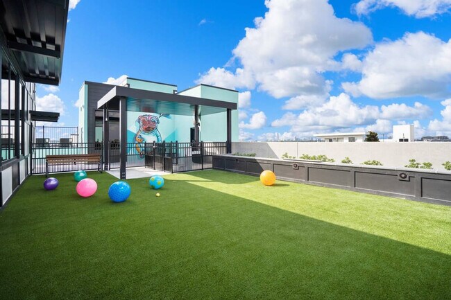 Building Photo - 1111 Shepherd Dr