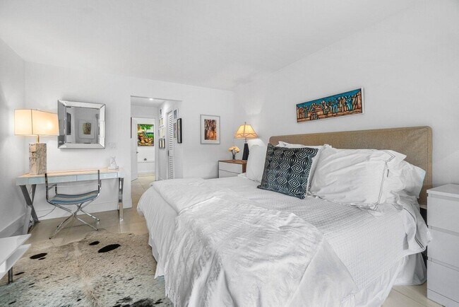 Building Photo - 2320 Las Casitas Dr