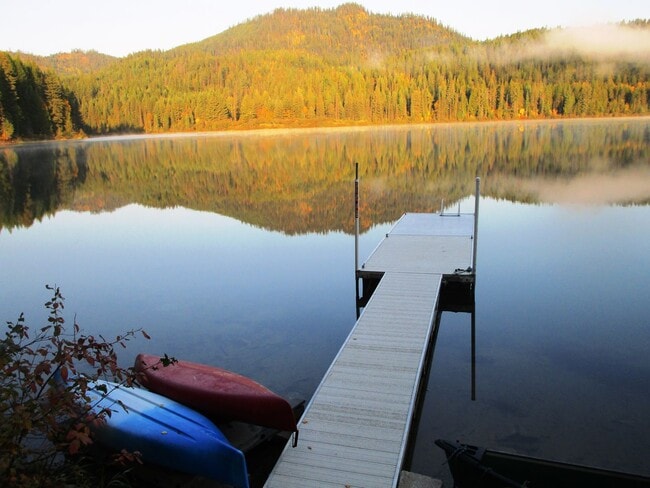 Building Photo - Furnished Home on Spoon Lake
