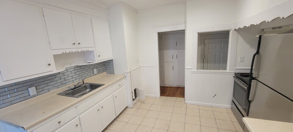 Building Photo - 28 Brook St