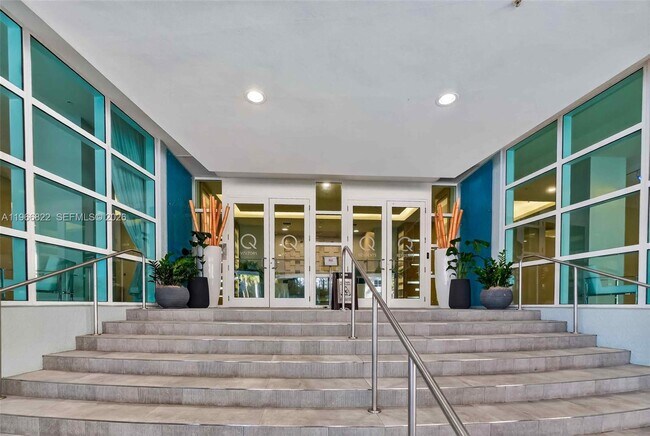 Building Photo - 1900 N Bayshore Dr