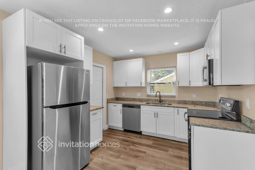 Building Photo - 2226 21st St S