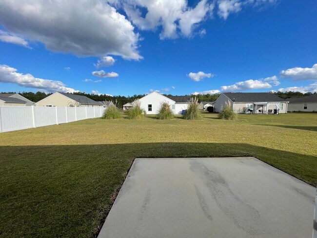 Building Photo - Don't miss this cute 3BR/2BA home in St. John's Ridge w/ attached garage!