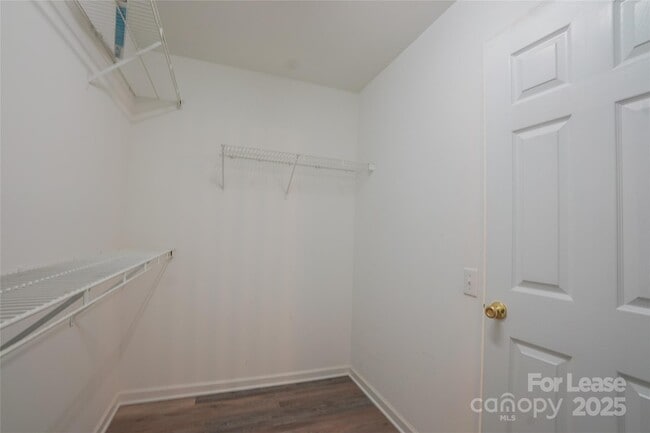 Building Photo - 2411 Normancrest Ct