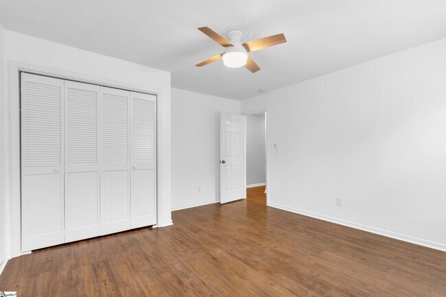 Building Photo - 125 River Way Dr