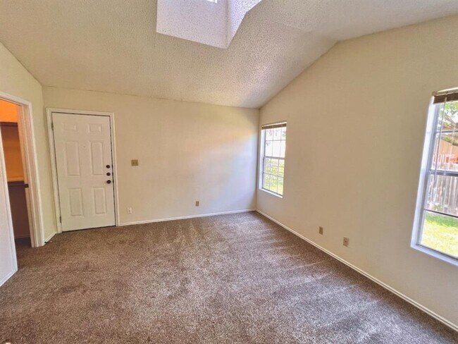 Building Photo - 367 Fantail Loop