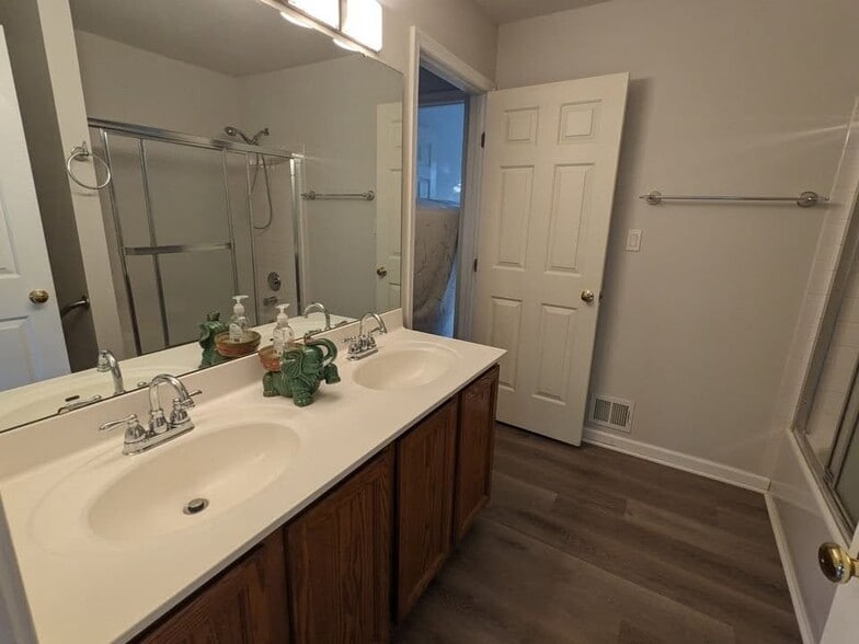 Building Photo - 1711 Vonnies View Ct