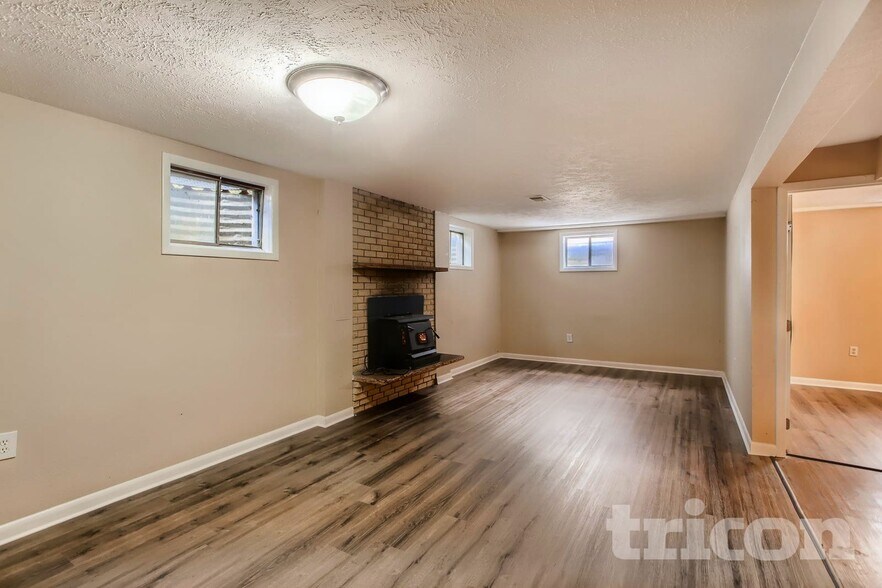 Building Photo - 915 S Tyler Ave