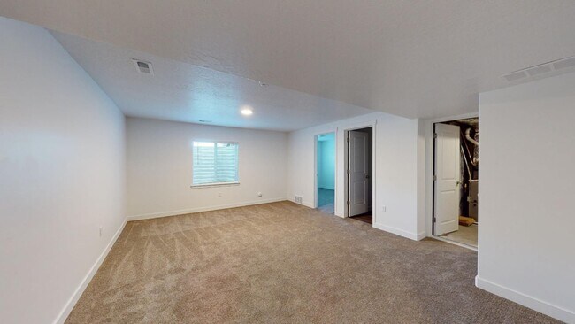 Building Photo - BEAUTIFUL 4-BEDROOM TOWNHOME FOR RENT