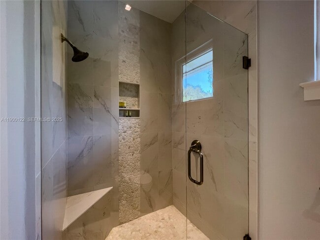 Building Photo - 545 SW Indianola St