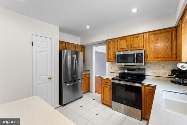 Building Photo - 8009 Frontier Dr