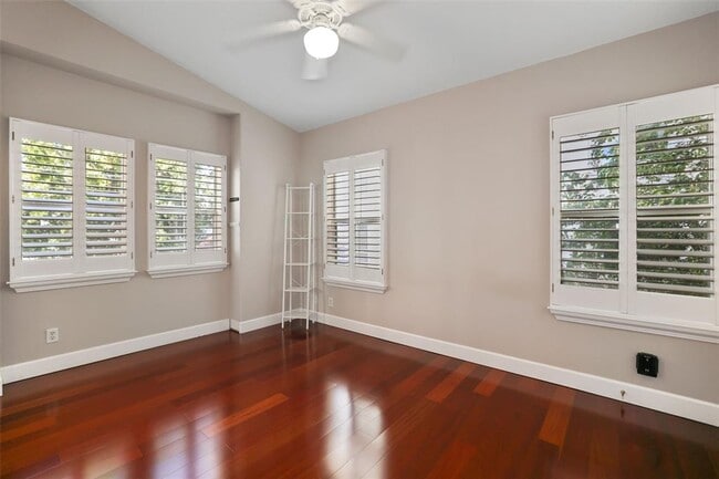 Building Photo - 632 Charles Ct S