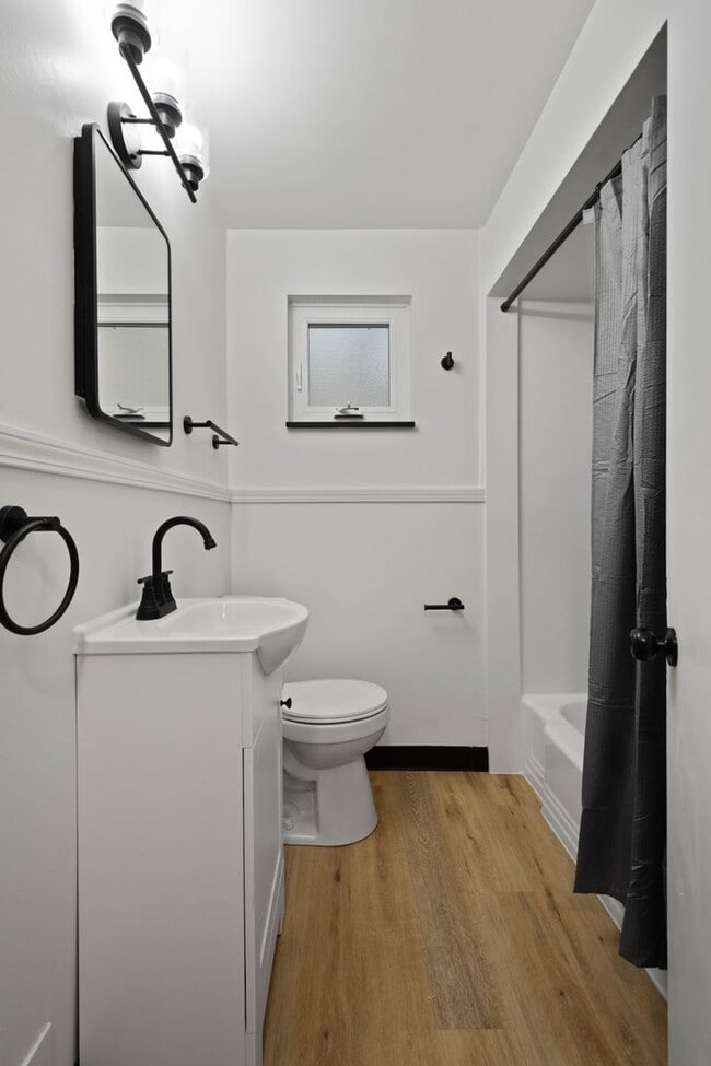 Building Photo - MOVE IN SPECIAL! SCORE HALF OFF 1ST MONTH'...