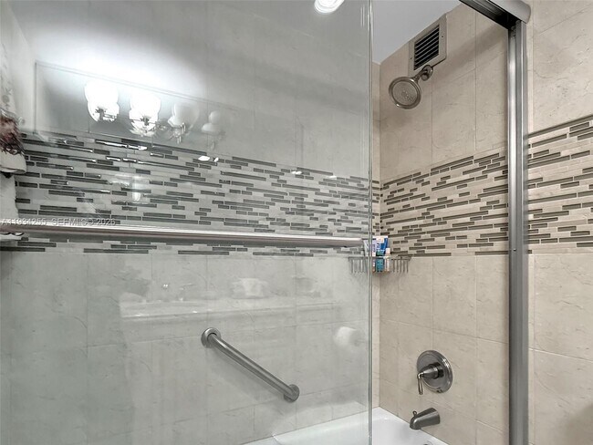 Building Photo - 4747 Collins Ave