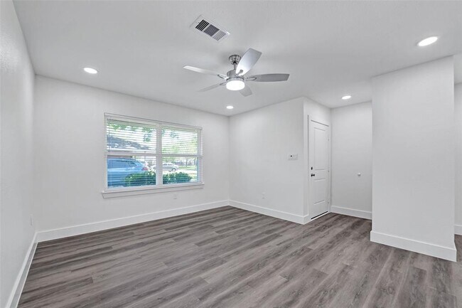 Building Photo - 4074 Cheena Dr