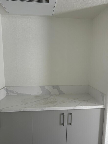 Building Photo - 2125 Moffett Rd