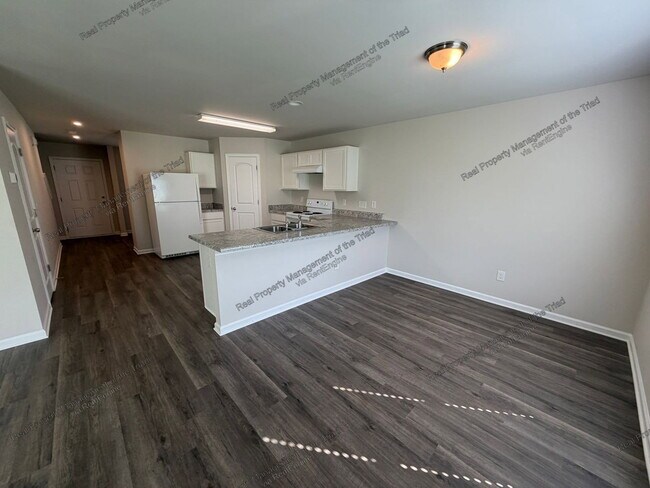 Building Photo - 4116 Devonwood Ct