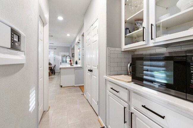 Building Photo - 51 Silver Bayou Ct