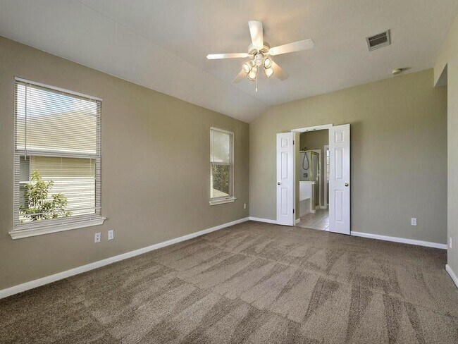 Building Photo - 1412 Briar Hill Dr