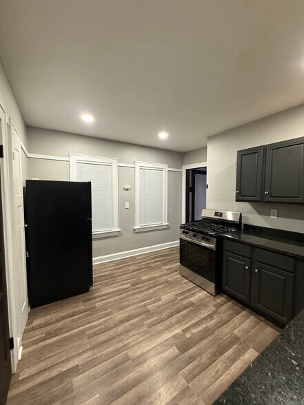 Building Photo - 436 W Burleigh St