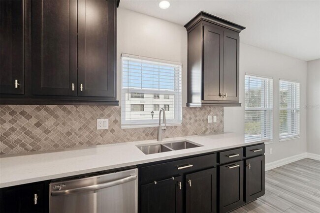 Building Photo - 4921 W Paul Ave