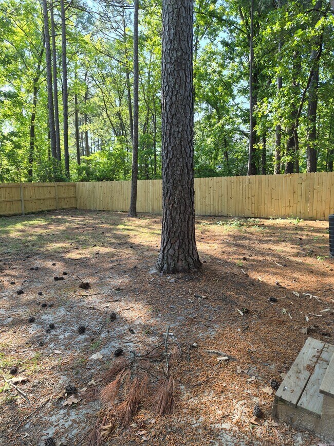 Building Photo - 719 Hedgelawn Way