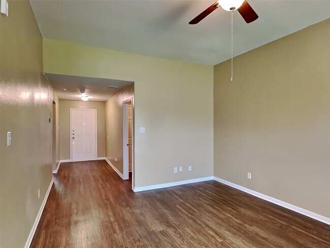 Building Photo - 3926 Cloudbluff Ln