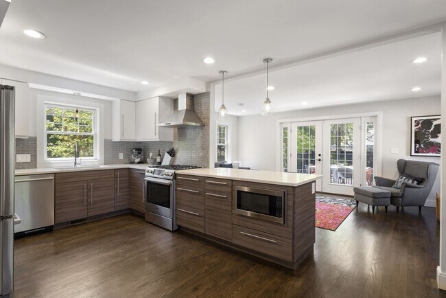 Building Photo - 265 Jackson St