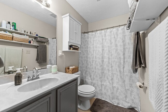 Building Photo - Wonderful Pee Wee Valley Home