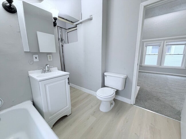 Building Photo - 169 Sherburne Ave