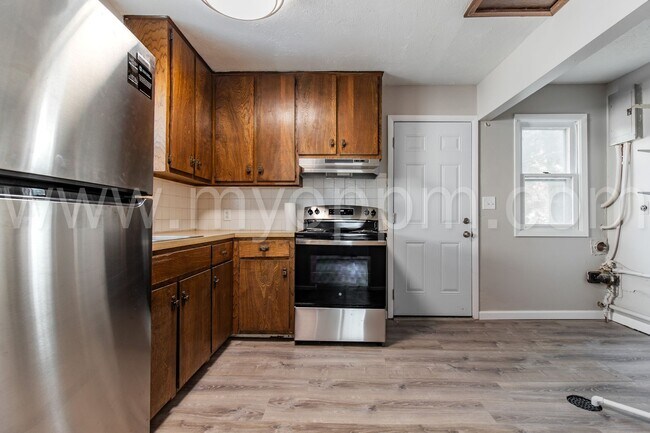 Building Photo - 2 Bedroom / 1 Bathroom GEM! | Near Offutt ...