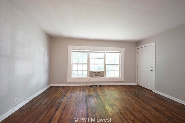 Building Photo - 2825 E 36th St