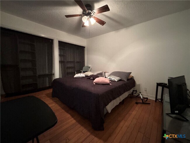 Building Photo - 205 Magdalena Dr