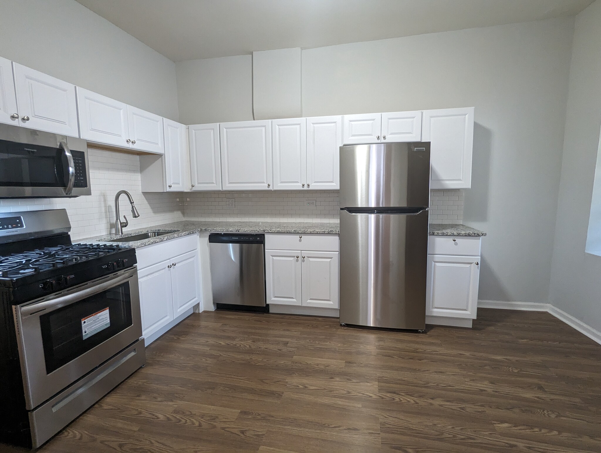 Building Photo - 1423 N Maplewood Ave