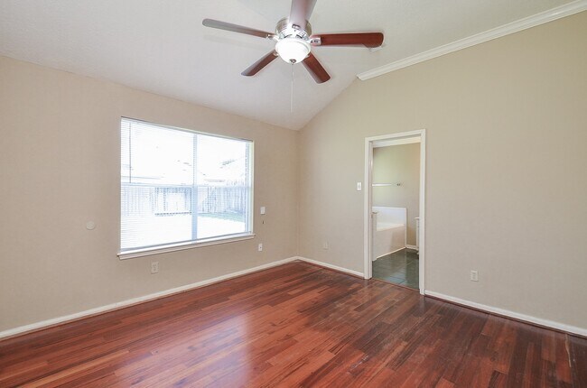 Building Photo - 20430 Drakewood Dr