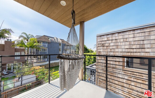 Building Photo - 5317 Pacific Ave