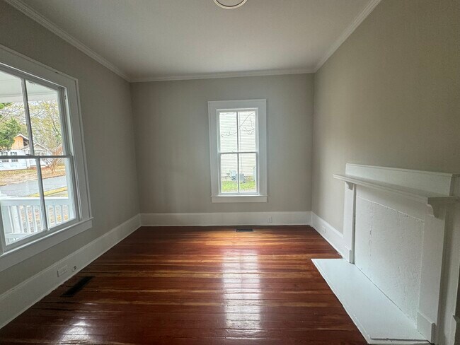 Building Photo - 363 Ebenezer Ave