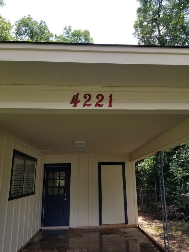 Building Photo - Shady Grove