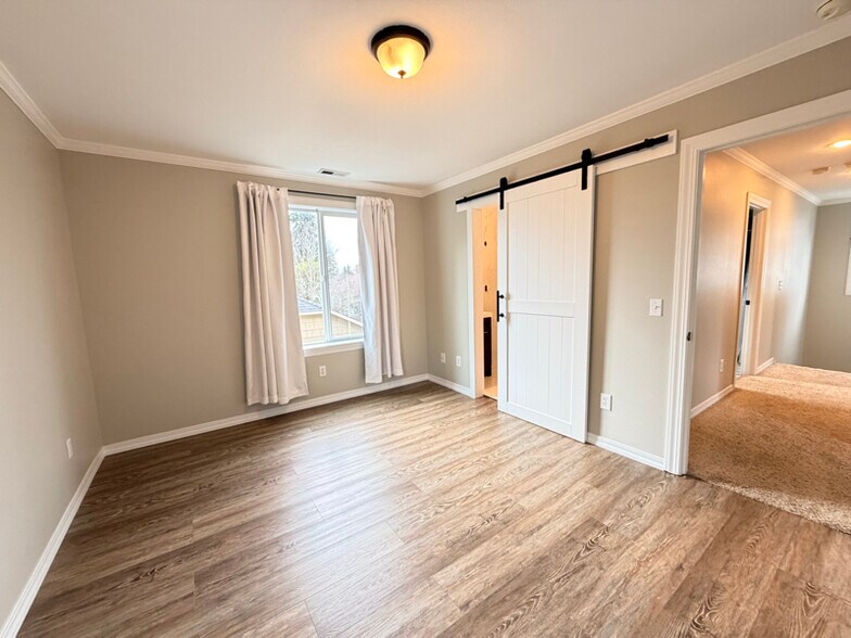 Building Photo - 1854 Hillcrest Ave