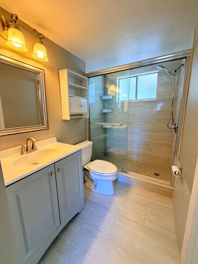 Building Photo - 1/1 CONDO 55 + COMMUNITY - GLEN OAKS, CLOSE TO DOWNTOWN SRQ!