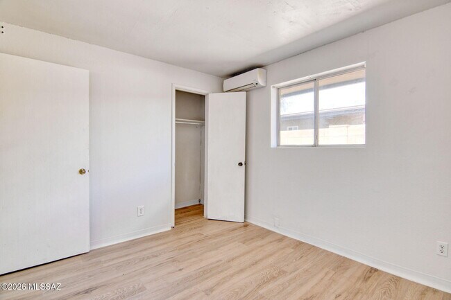 Building Photo - 5657 E 28th St