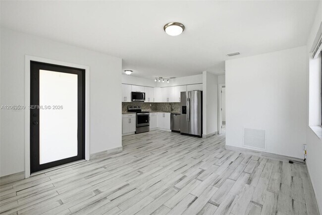 Building Photo - 2627 SW 29th Ave