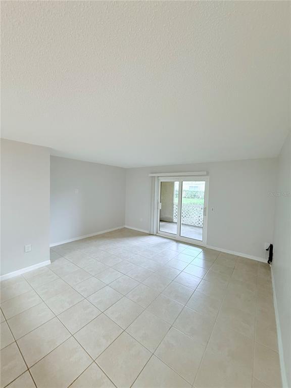 Building Photo - 9481 Highland Oak Dr