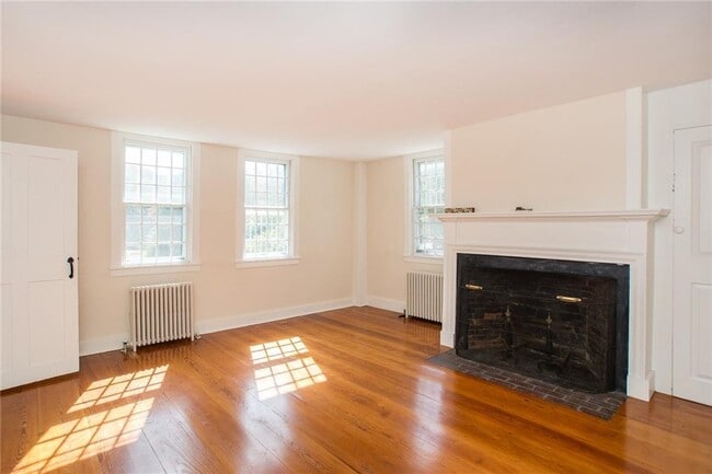 Building Photo - 15 Snell Rd