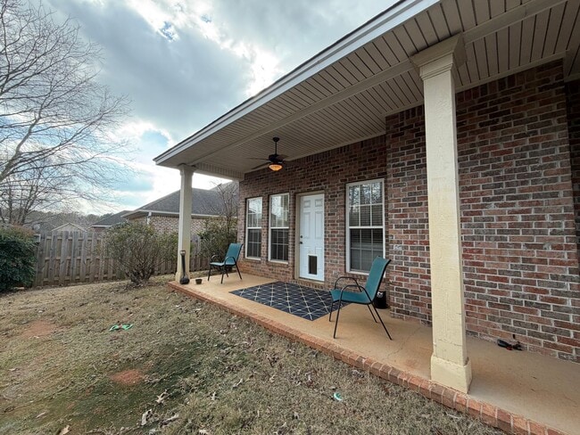 Building Photo - 617 Carpenter Way