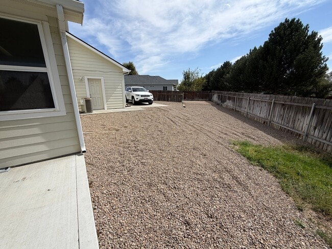 Building Photo - 435 NE Greystone Loop