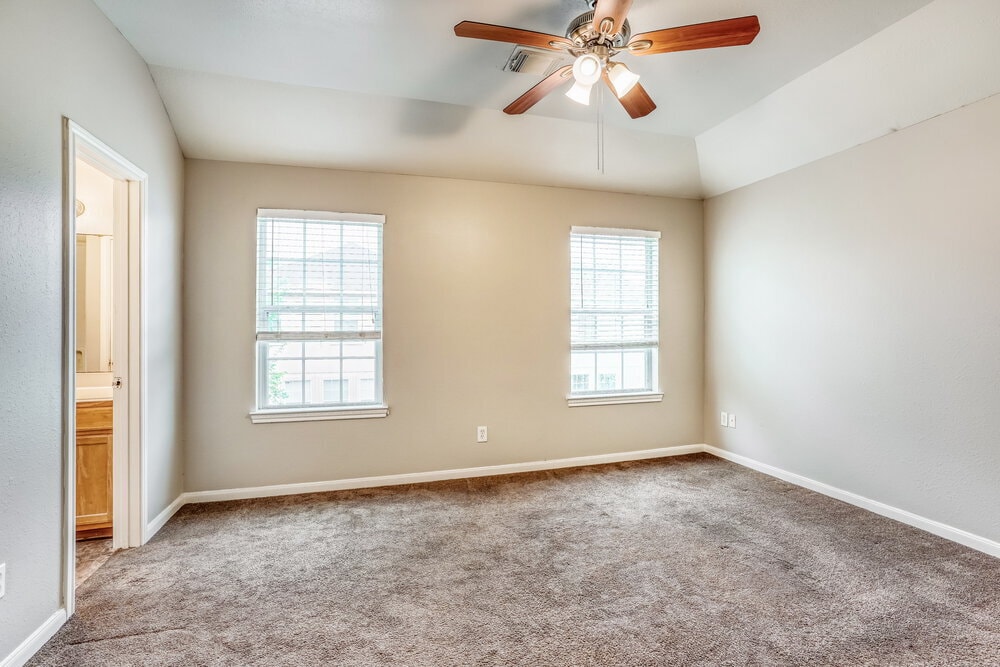 Building Photo - 4939 N Cancun Dr