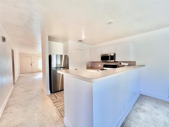 Building Photo - 5015 Summit Lodge Dr