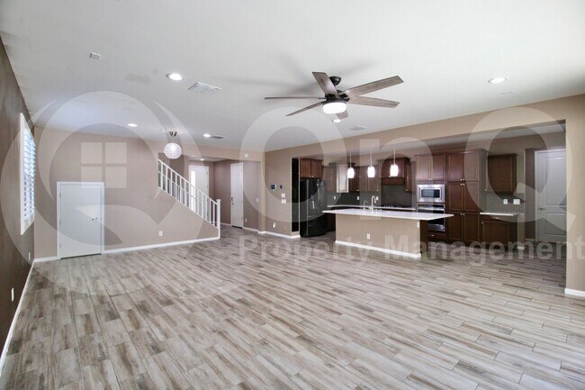 Building Photo - 3080 S Jasmine Dr